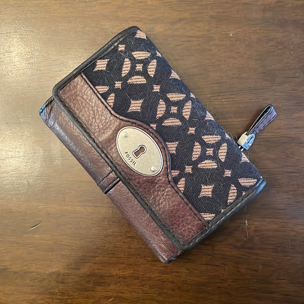 ✨FOSSIL✨ Tri-Fold Wallet